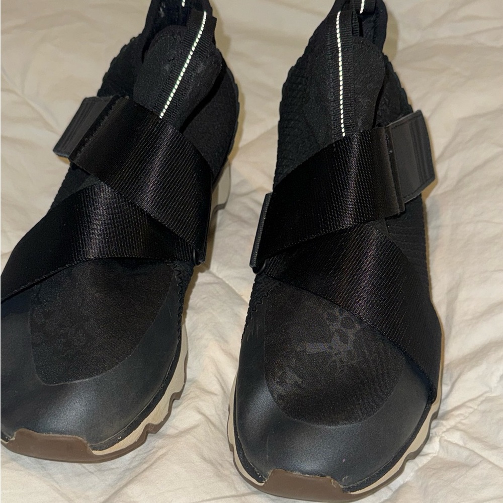 Sorel Kinetic Hook & Loop Straps Comfortable size 7.5 Women's Black Sneakers